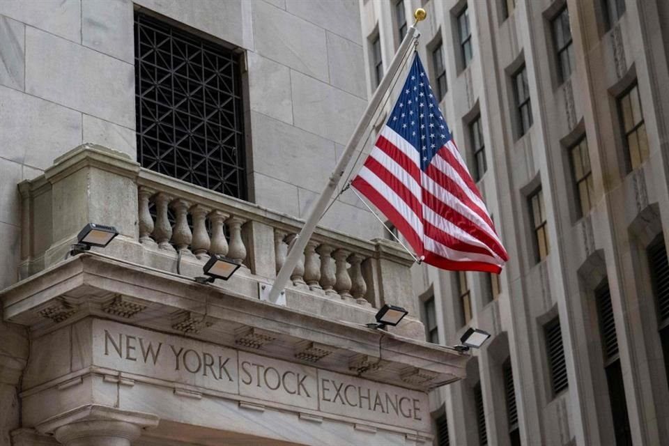 Los tres principales índices de la Bolsa de Nueva York operaban con leves alzas.