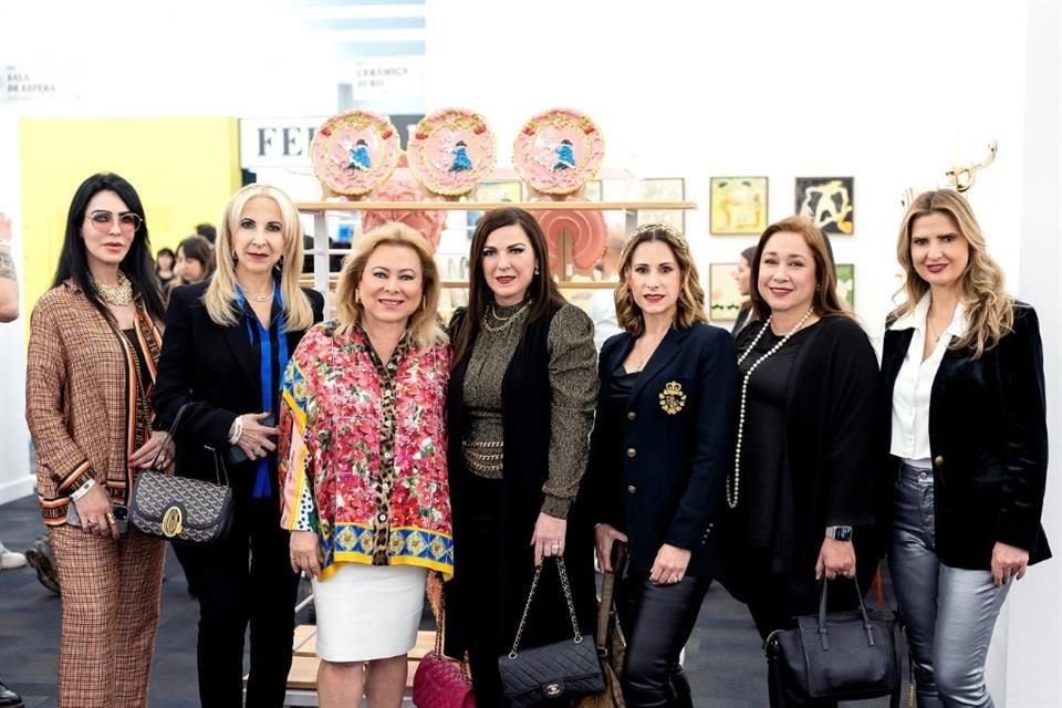 Martha Ruiz, Lourdes González, Marina Benavides, Marlene Dávila, Graciela Tancredi y Lucy Taha