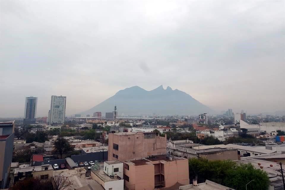 La Ciudad amaneció con un olor que algunos describieron como de 'plástico quemado'.