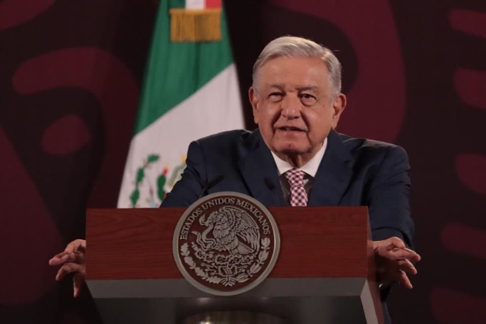 AMLO dijo que es montaje el supuesto financiamiento a su campaña presidencial en 2006, como reveló líder de Los Ardillos.