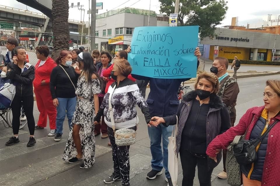 Tras no poder ingresar a una reunión vecinal, habitantes de BJ y ÁO cerraron calles. 