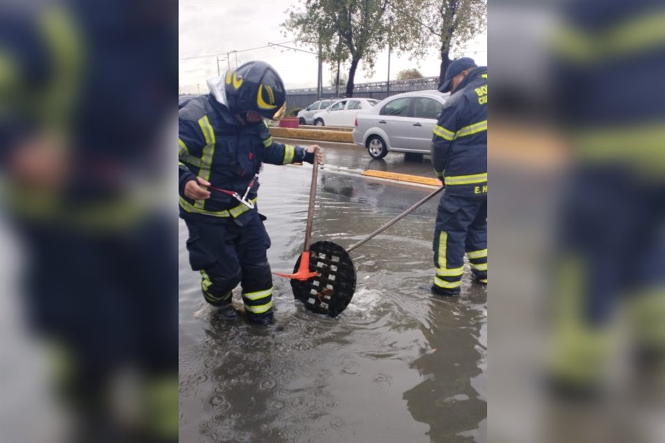 Bomberos trabajan en un encharcamiento de 150 m de espejo y 25 cm de tirante.