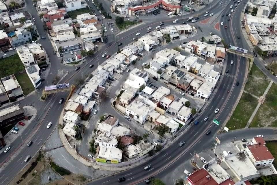Uno de los muros exteriores del sector se encuentra dañado, tras uno de los varios percances viales registrados. Apenas el viernes un vehículo terminó volcado, tras impactar un muro.