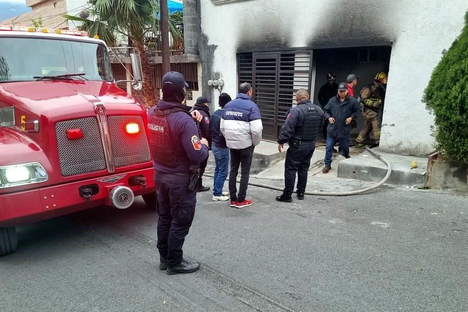 Los elementos hallaron la casa completamente en llamas y con una nube de humo negro que se apreciaba a varias cuadras de distancia.