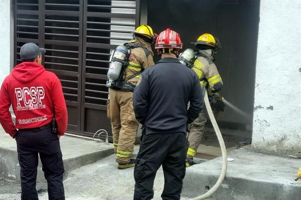 Al momento de los hechos solamente estaba una persona en el domicilio, que logró salir al ser alertada por sus vecinos.