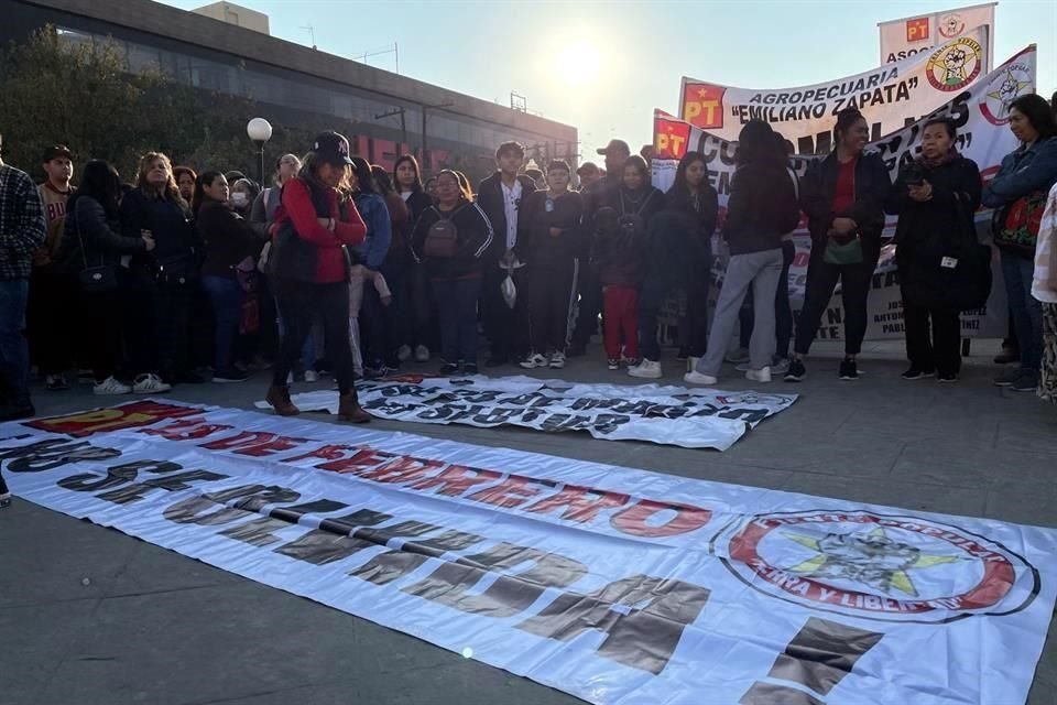 Militantes del PT se concentraron en la explanada de Colegio Civil.