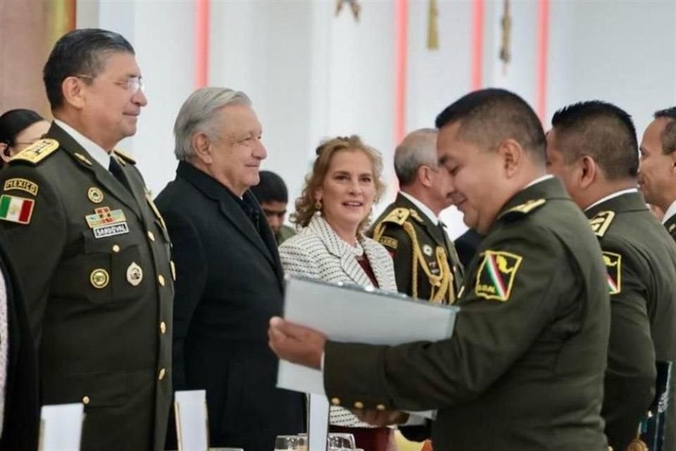 La reforma busca alentar la permanencia de los efectivos en el Ejército y Fuerza Aérea Mexicanos.