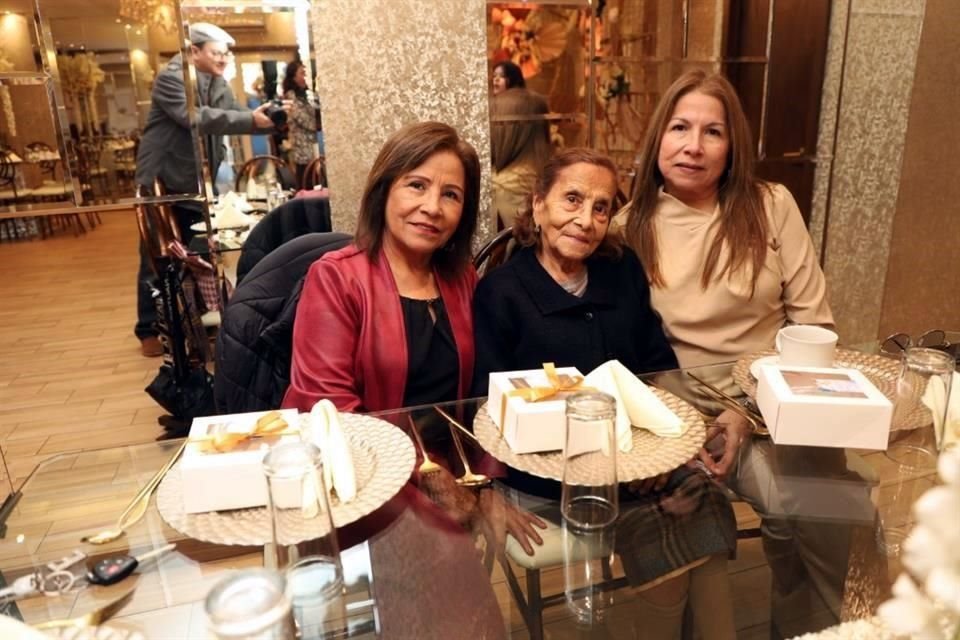 Myrna Badillo, Olga Amaya y Luz Estrella Badillo