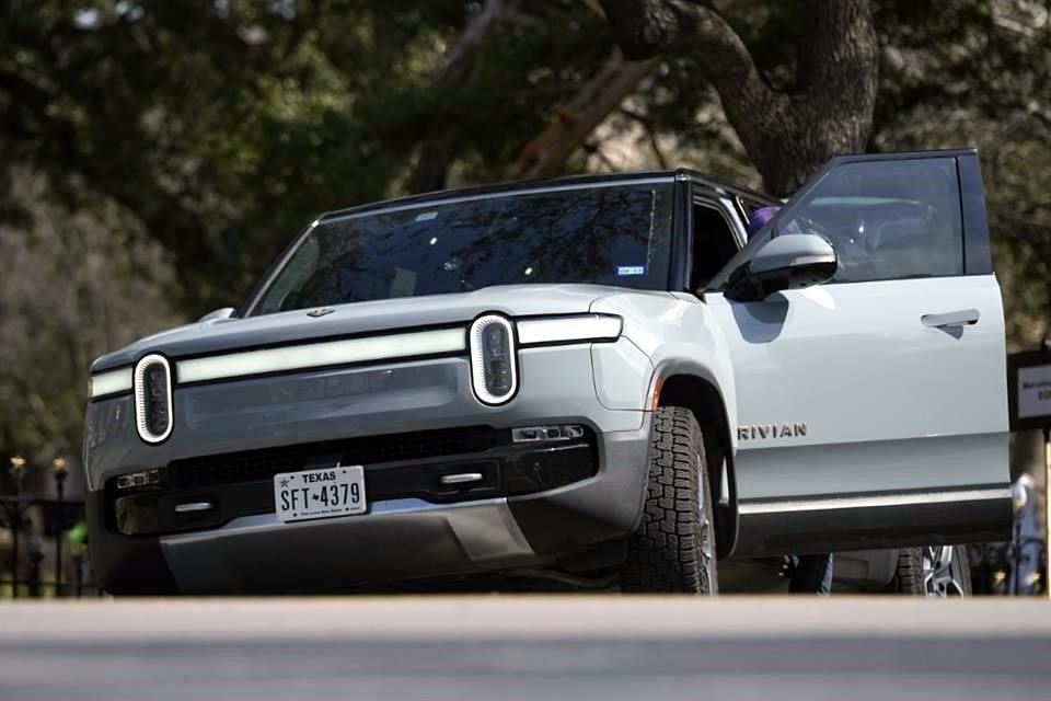 Rivian también dijo que espera una pérdida ajustada antes de intereses, impuestos, depreciación y amortización de 2,700 millones de dólares.