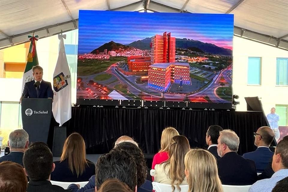 El Rector de TecSalud Guillermo Torre Amione presentó el proyecto del nuevo campus.