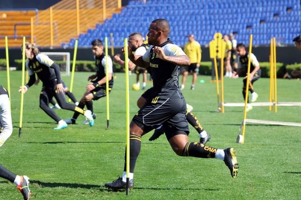 Samir Caetano sufre de carga muscular y no jugaría ante Atlas.