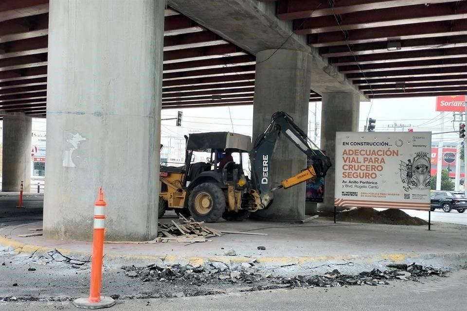 Un retraso de dos meses tiene el proyecto de la adecuación vial 'Crucero Seguro', en Anillo Periférico y Boulevard Rogelio Cantú.