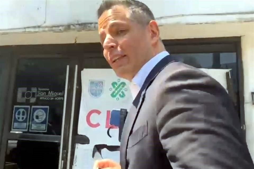 Alejandro Murat acudió al registro de candidatos para senadores por Morena.