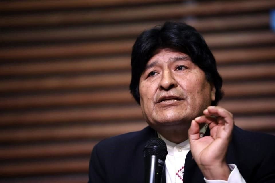 El ex Presidente boliviano Evo Morales expresó su solidaridad a AMLO tras el reportaje del NYT, el cual dijo es una campaña de difamación.