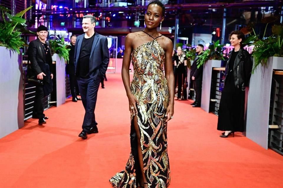 Lupita Nyong'o presidenta del jurado de la Berlinale encabezó la ceremonia de premiación.