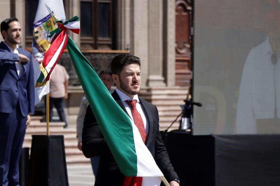 Samuel García, Gobernador de Nuevo León, encabezó el acto protocolario.
