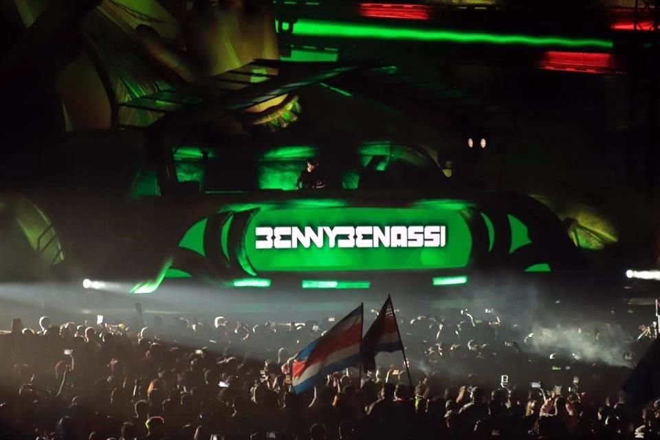 Benny Benassi congregó a cientos durante su participación.