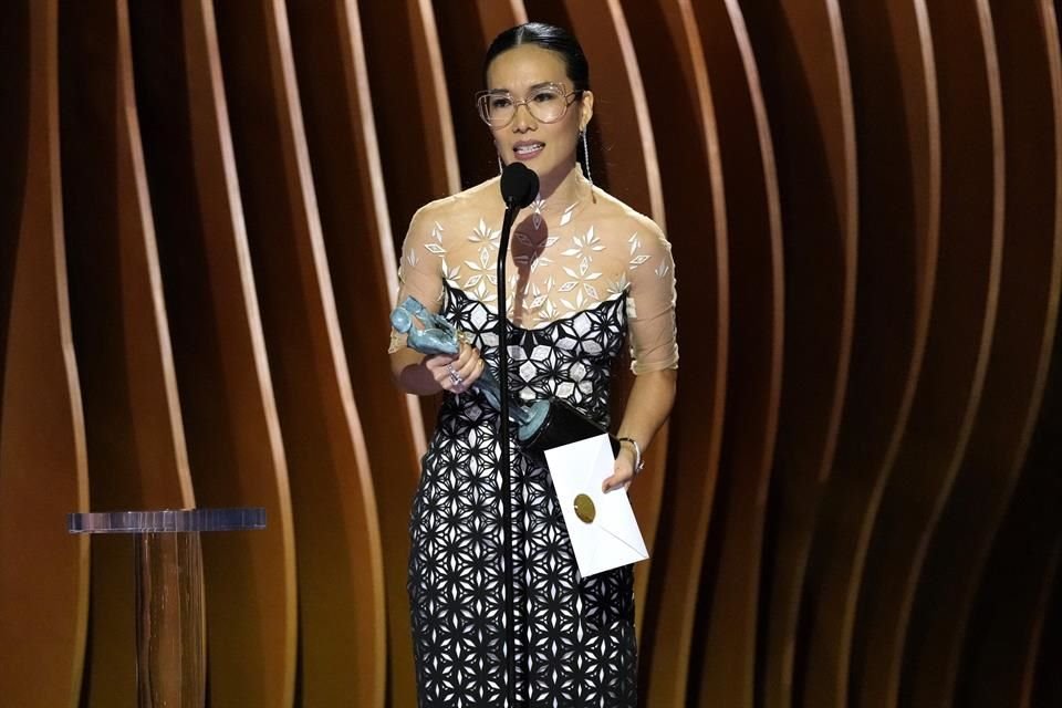 Ali Wong recibió el premio a Mejor Actriz en una Película para Televisión o Serie Limitada por 'Beef'.