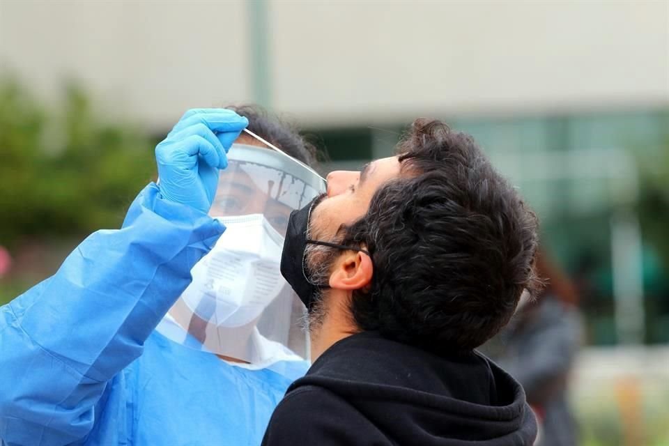 Actualmente hay 5 mil 75 personas que adquirieron el virus SARS-CoV-2 en los últimos 14 días, según cifras oficiales. 