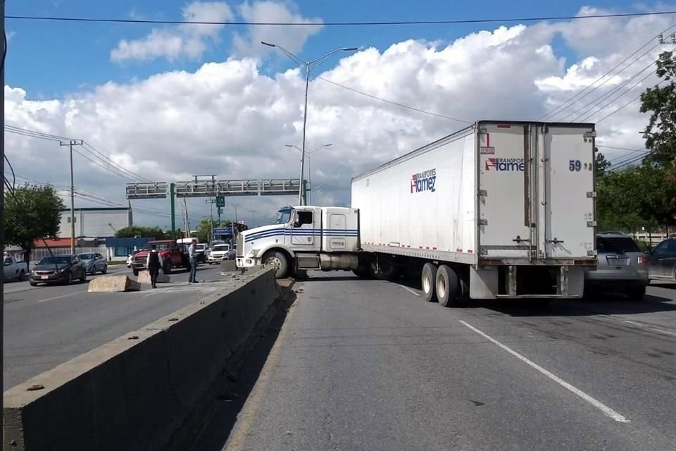 El percance ocasionó problemas en la vialidad.