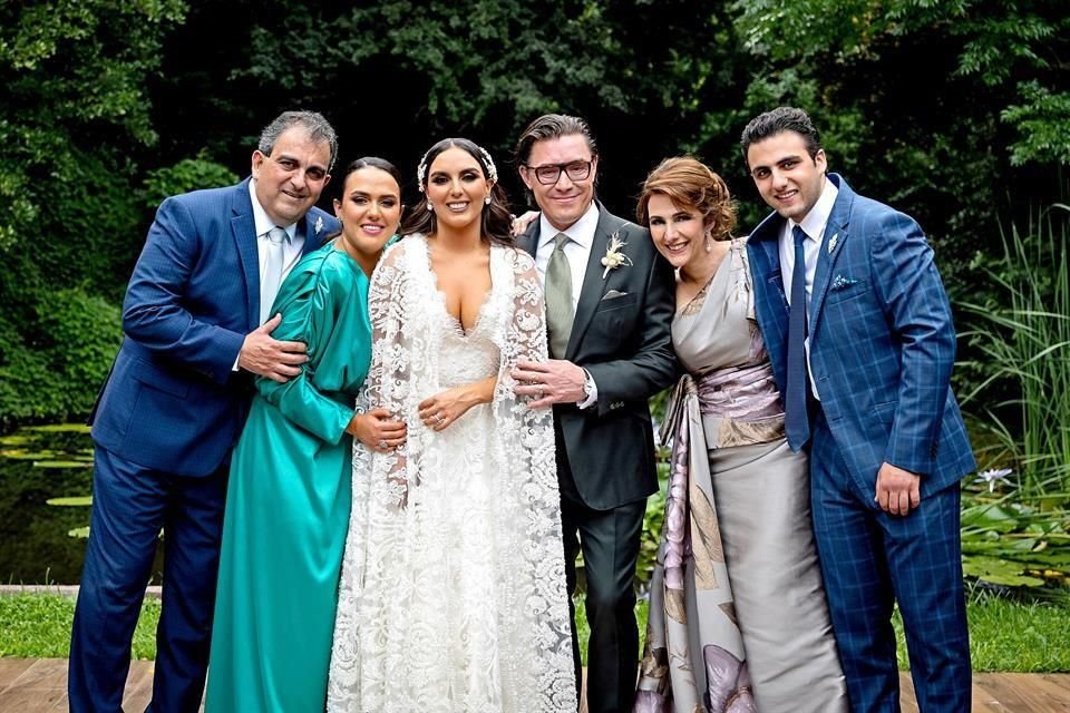 Jorge Saide Canavati, Cynthia Saide Handal, los novios, Laura Handal de Saide y Jorge Saide Handal