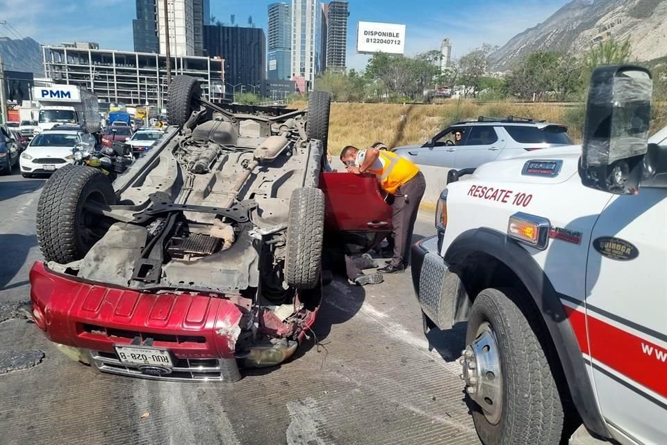 El accidente fue reportado alrededor de las 10:30 horas en el Bulevar Díaz Ordaz.