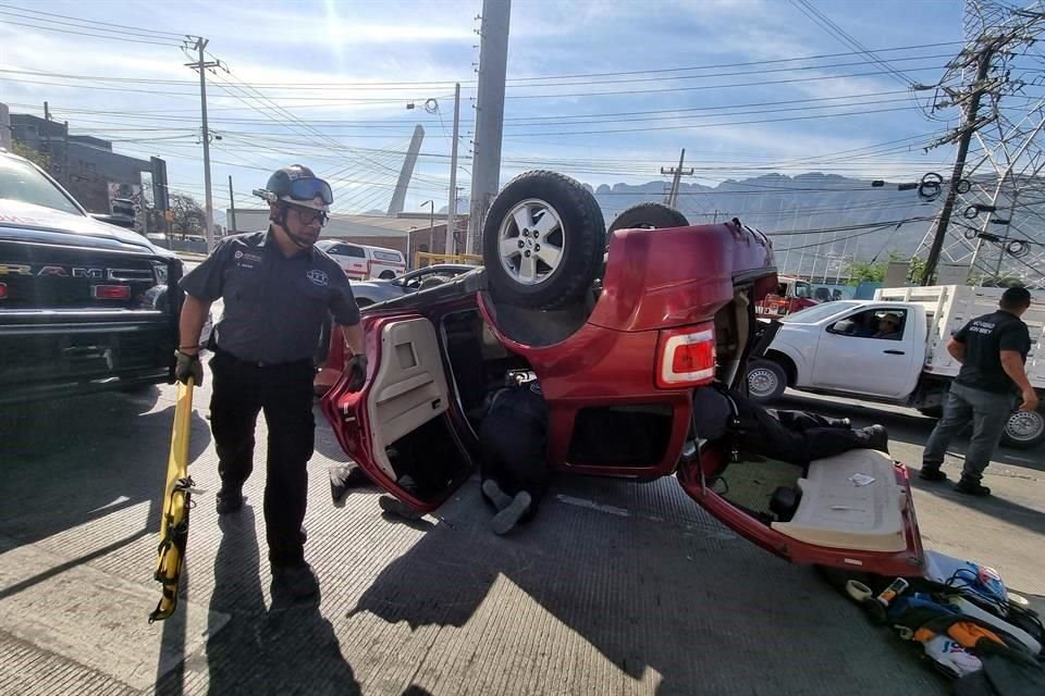 El accidente ocurrió en Díaz Ordaz, en los límites de Monterrey y San Pedro.