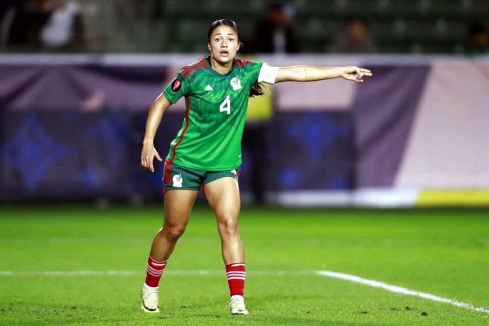 Rebeca Bernal, de Rayadas, capitana de la Selección Mexicana femenil que protagonizó este triunfo histórico.