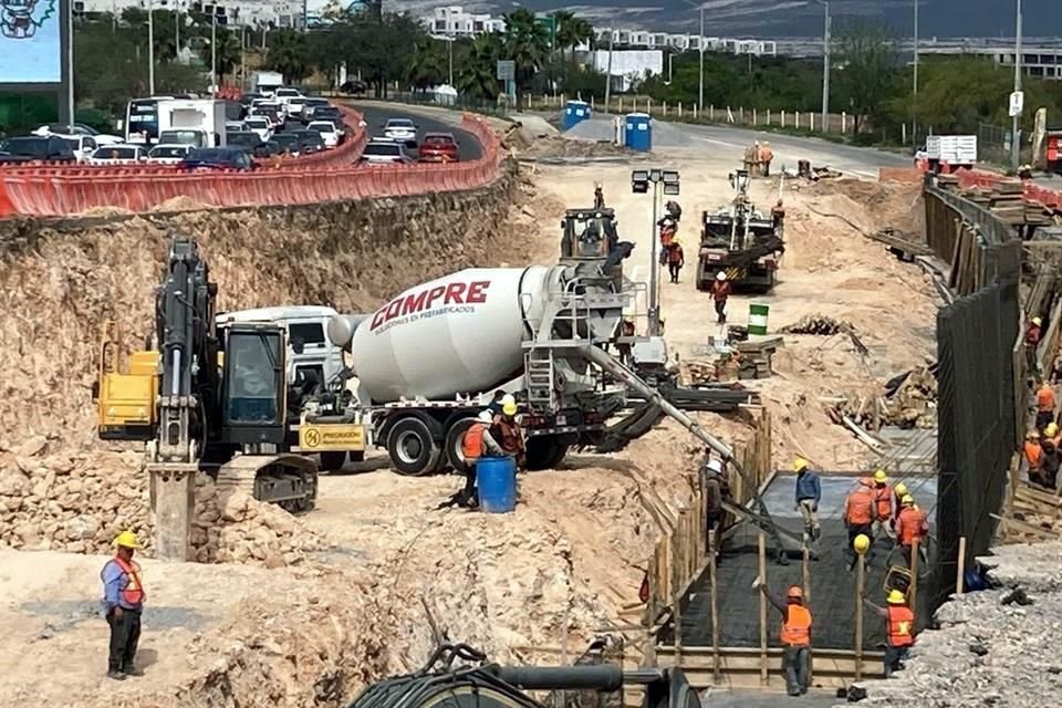 El paso a desnivel, que tendrá una inversión de 371 millones de pesos. será concluido entre julio y agosto.