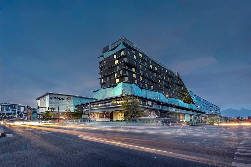 Punto Valle The Town Center, ubicado en el corazón de SPGG, es un espacio  diferente en México, construido sobre un eje tecnológico y diseño arquitectónico vanguardista.