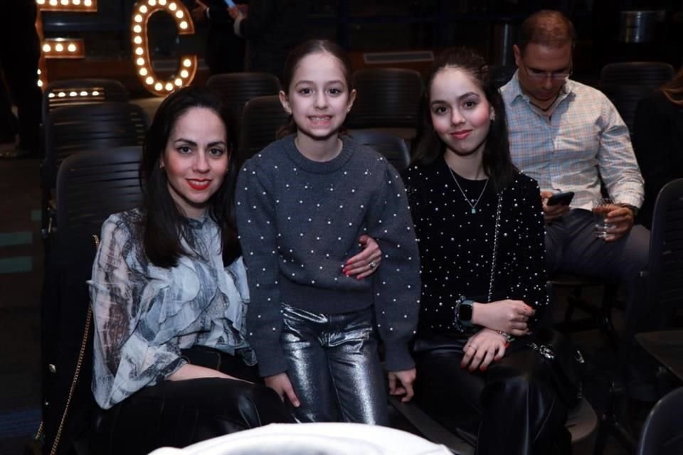 Adriana Quiroga de Valdés, Carmina Valdés Quiroga y Romina Valdés Quiroga