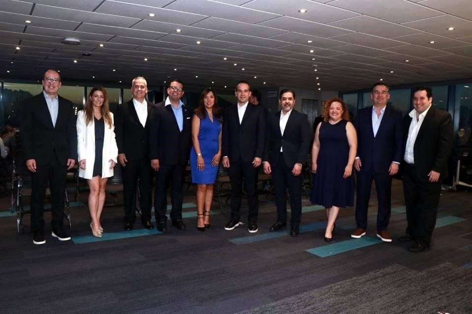 MESA DIRECTIVA
Eduardo Rodríguez, Patricia Treviño, Alfonso Antillón, Rodolfo González, Norma Moreno, David Valdés, Mauricio Medina, Verónica Narváez y Rodolfo Garza