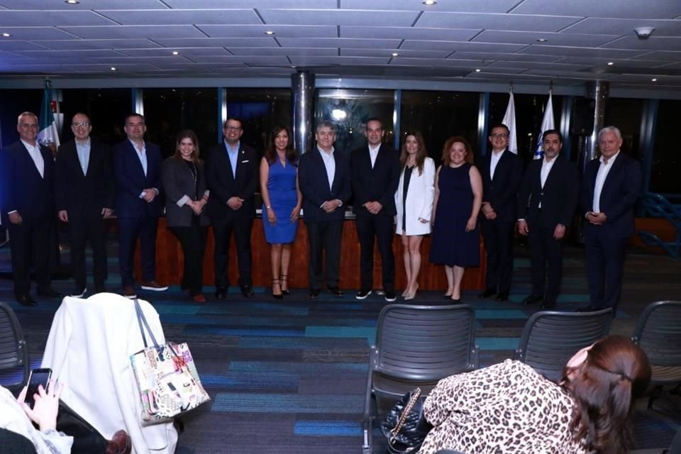 Alfonso Antillón, Eduardo Rodríguez, Mauricio Medina, Patricia Franco, Rodolfo González, Norma Moreno, José Antonio Fernández Carbal, David Valdés, Patricia Treviño, Verónica Narváez, Gaspar Eduardo F
