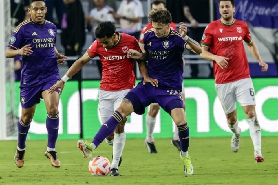 Orlando City fue muy superior a su rival canadiense.