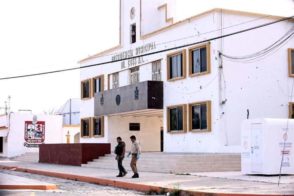 El edificio de la presidencia municipal presenta impactos de bala en su estructura.