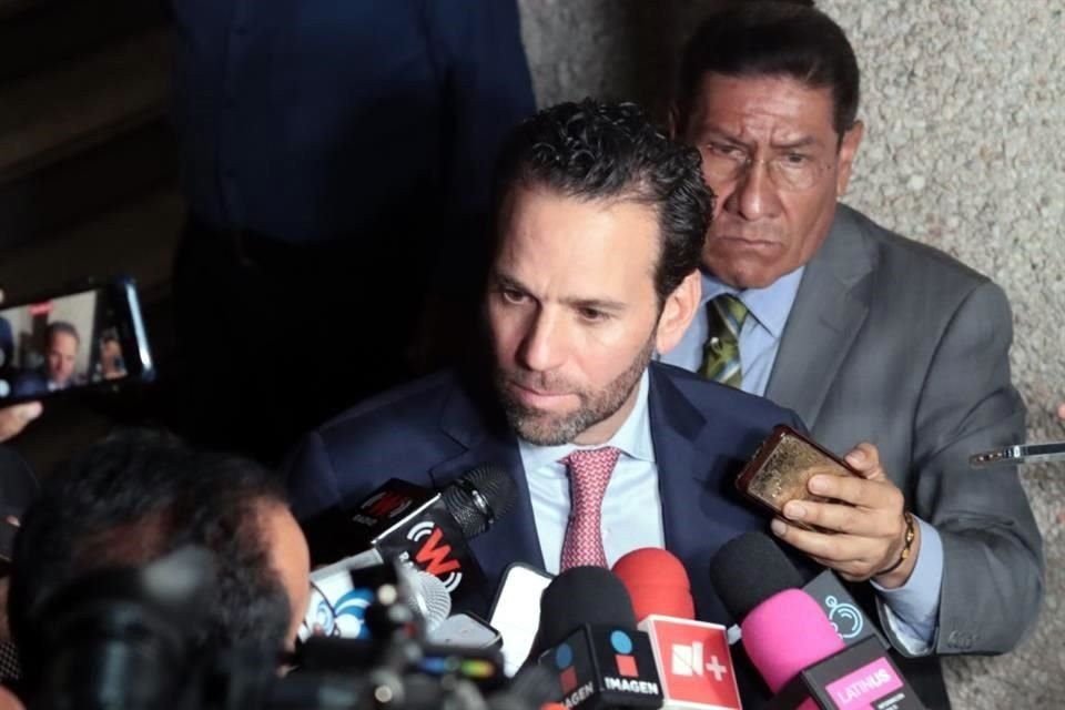 Carlos Loret de Mola, al salir delJuzgado 62 de lo Civil en la Ciudad de México.