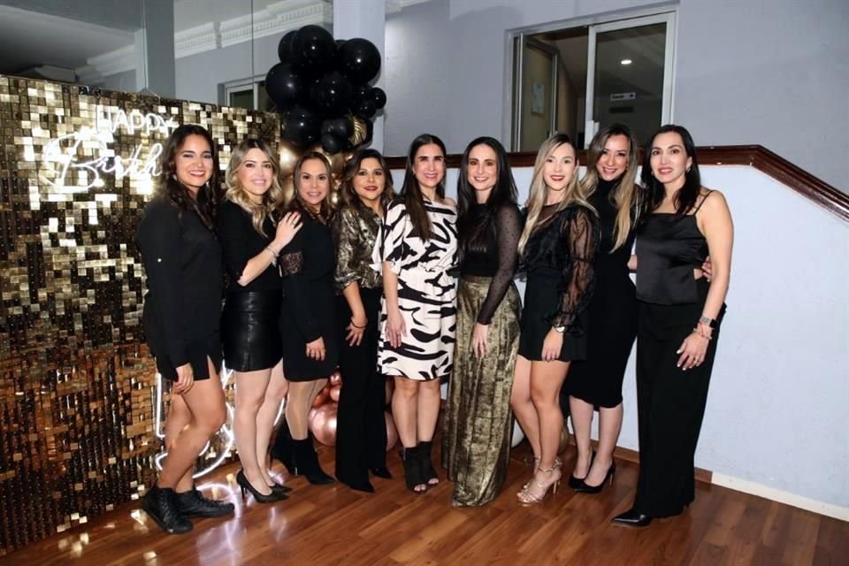 Carolina Aldape, Perly Rivera, Ania García, Nancy Marmolejo, Yoyis de Decanini, Lily Castillo, Sally Acuña, Lydia Alvidrez y María Magaña