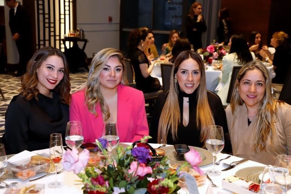 Ana Sofía Flores, Sara López, Carolina Rodríguez y Bianca García