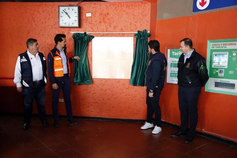 Durante el anuncio de la obra se realizó la develación de una placa conmemorativa antes de que inicien los trabajos.