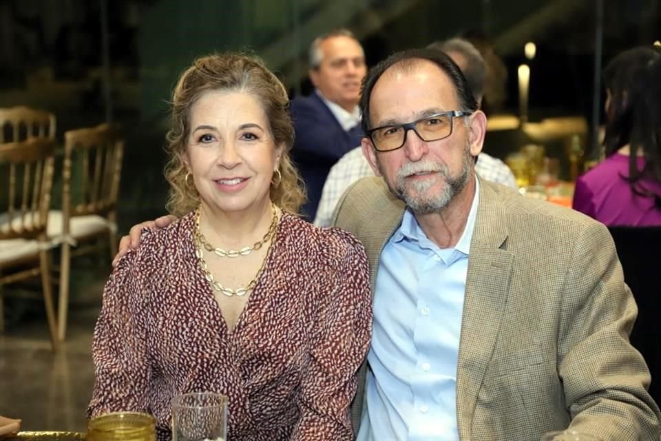 Graciela Llovera de Garza y José Mario Garza Benavides