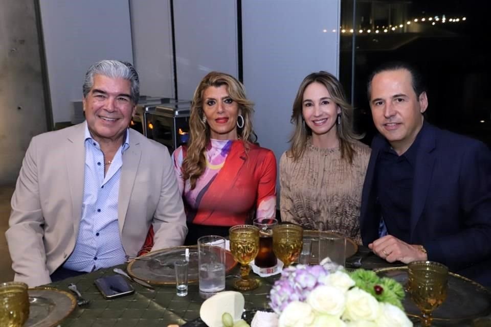 Rodolfo Treviño, Yvonne Hayek de Treviño, Alejandra Plancarte de Llovera y Carlos Llovera