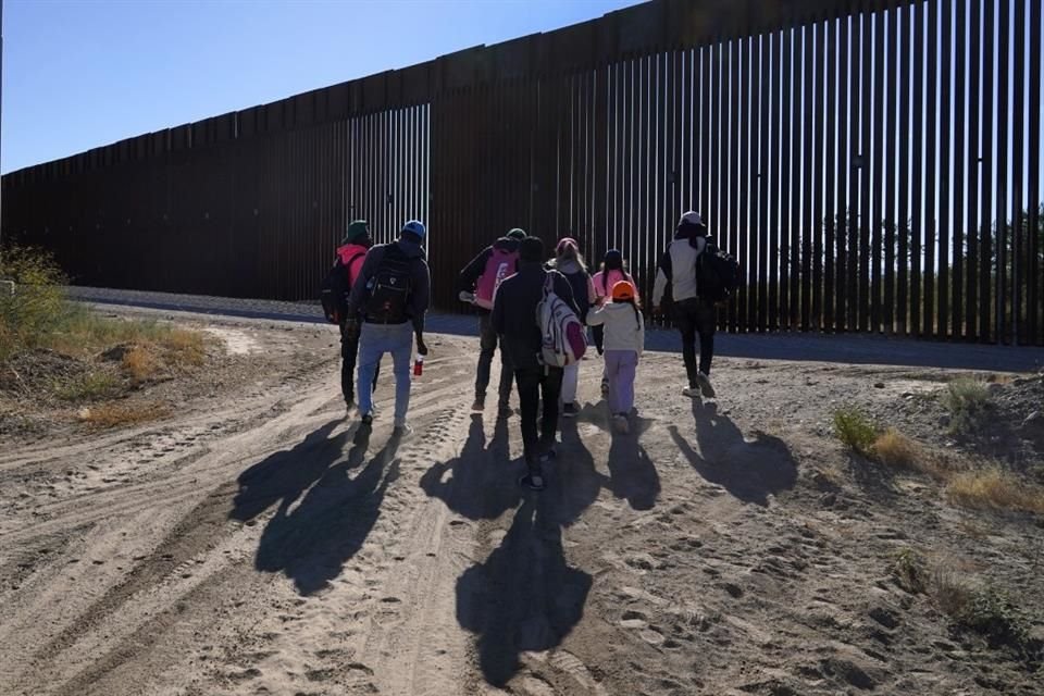 EU inició año fiscal con el menor número de detenciones migrantes irregulares desde pandemia, gracias a políticas implementadas por Biden.