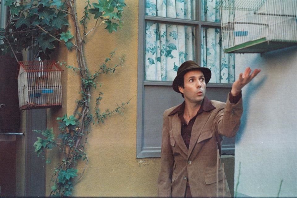 Max, antes HBO, reveló primeras imágenes de la bioserie 'Sin Querer Queriendo', dedicada a Roberto Gómez Bolaños, conocido como Chespirito.