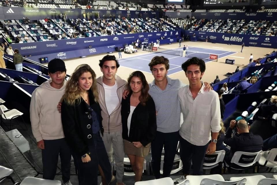 Alejo González, Sofía Pereda, Alejandro Tirado, Camila Braun, Alexis de Lozane y Bruno de Lozane