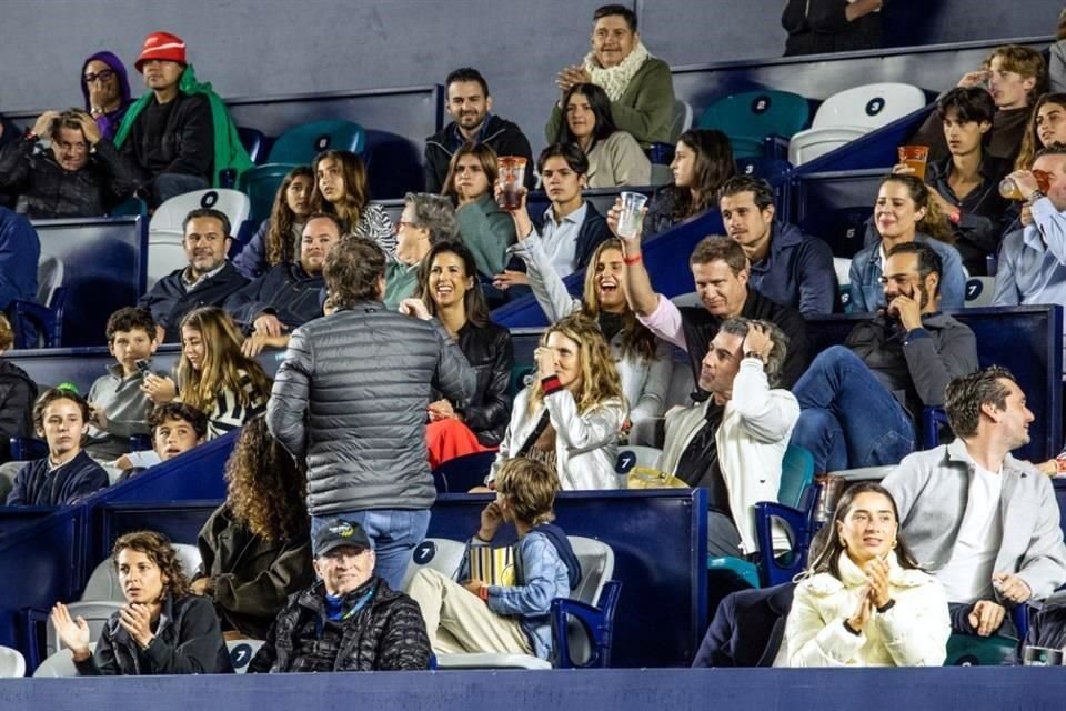 Alejandro Burillo, Débora Magni, Andrés Braun, Carla Aparicio, Priscilla Suinaga, Eduardo Braun, Marcela Cuevas, Lucila Senderos y Eduardo Sánchez Navarro