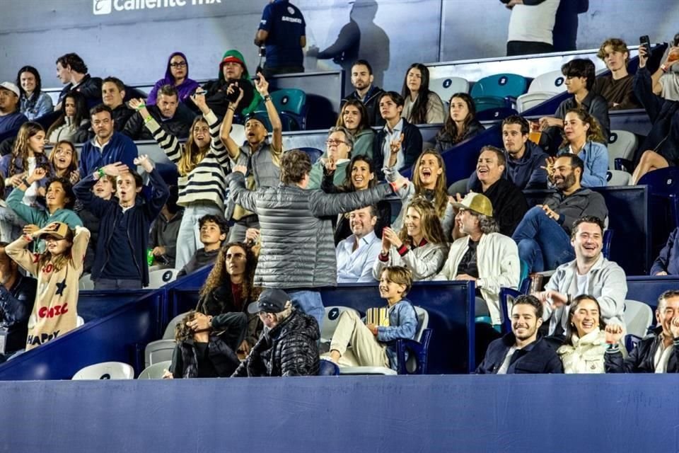 Alejandro Burillo, Débora Magni, Andrés Braun, Carla Aparicio, Priscilla Suinaga, Eduardo Braun, Marcela Cuevas, Lucila Senderos y Eduardo Sánchez Navarro