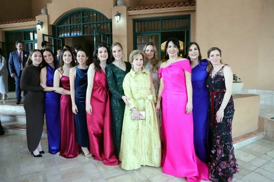 Cordelia Guerra, Lidia Rumbaut, Mariana Ibarra, Catalina Ibarra, Eugenia Ibarra, Paulina Bremer, Julia de la Garza de Ibarra, Adriana Bremer, Mily Batarse de Ibarra, Ana Isabel Ibarra y Catalina Camps