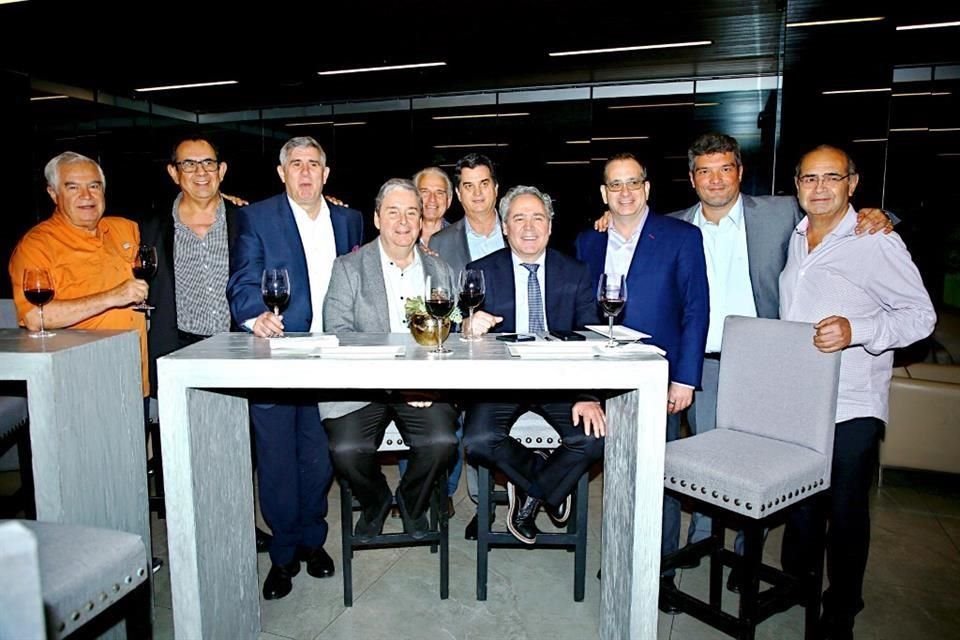 Hugo de Anda, Gabriel Gonzalez, Ubaldo Ortiz, Mario Ezparza, Gerardo Ábramo, Hernán García Corral, Ramón Faz, Mauricio Villarreal, Alberto Elizondo y Jorge Karam