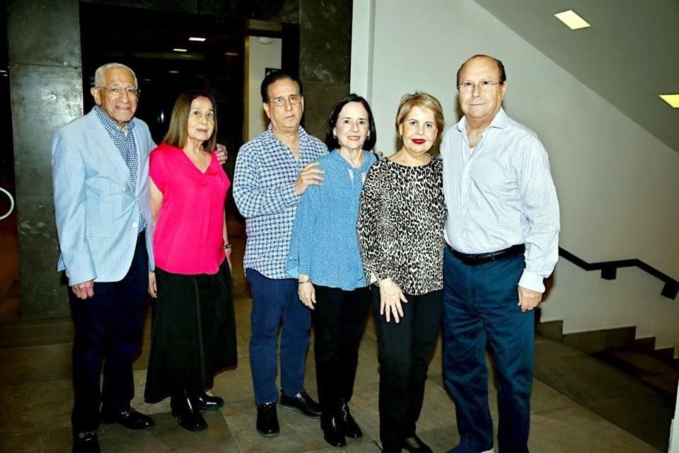 Eduardo de la Rosa, María Teresa de la Rosa, Héctor Flores,  Consuelo de Flores, Rocío Flores y José Escamilla