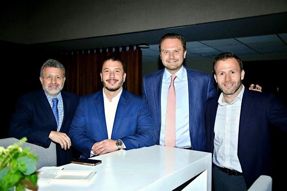 Carlos Navarro, David Pérez Salinas, Billy Navarro y Marcelo Martínez